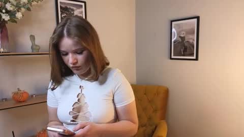 Snapshot of kioron_moore chatting on December 17, 9:59 am Fiona online show from December 17, 9:59 am