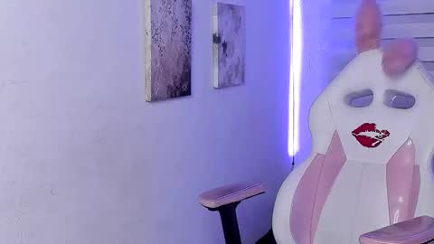 Snapshot of kir_ely chatting on June 11, 12:32 am kir_ely online show from June 11, 12:32 am