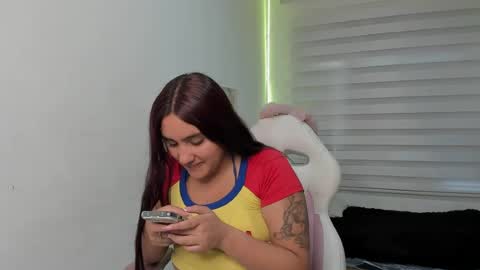 Snapshot of kir_ely chatting on July 7, 7:18 pm kir_ely online show from July 7, 7:18 pm