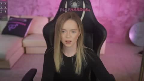 Snapshot of kira0541 chatting on April 12, 7:57 am Sweet girls online show from April 12, 7:57 am