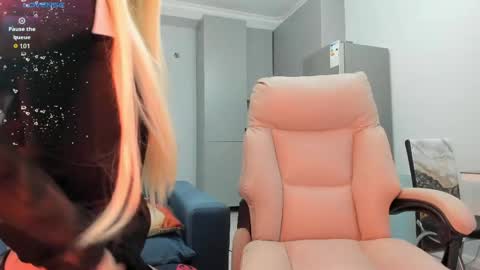 Kira online show from April 18, 2:43 pm