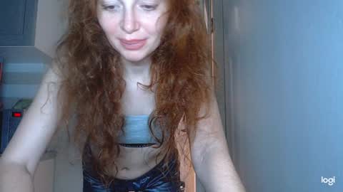 Snapshot of kira_foxy_ chatting on December 3, 2:27 pm Kira online show from December 3, 2:27 pm
