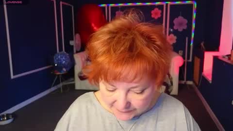 Snapshot of kira_kennet chatting on April 22, 6:27 am Kira Kennet online show from April 22, 6:27 am