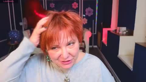 Snapshot of kira_kennet chatting on April 22, 6:42 pm Kira Kennet online show from April 22, 6:42 pm