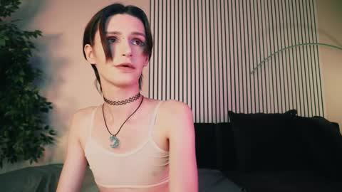 Snapshot of kira_long chatting on September 18, 5:53 am MADI online show from September 18, 5:53 am