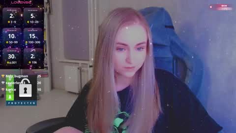 Snapshot of kira_love_sleep chatting on November 14, 4:06 pm you know thumb up me please its important online show from November 14, 4:06 pm
