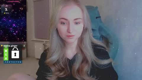 Snapshot of kira_love_sleep chatting on February 7, 4:33 pm you know thumb up me please its important online show from February 7, 4:33 pm