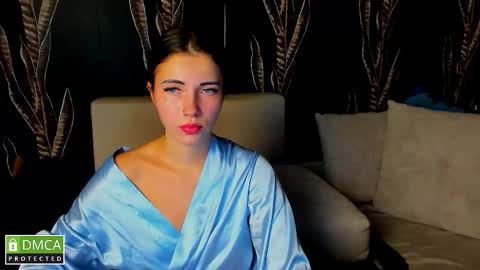 Kira  online show from October 18, 7:03 pm