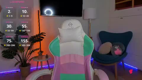 Kira Moonnn online show from August 4, 5:43 am