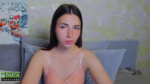 Snapshot of kira_mooon chatting on June 17, 6:53 pm Kira online show from June 17, 6:53 pm