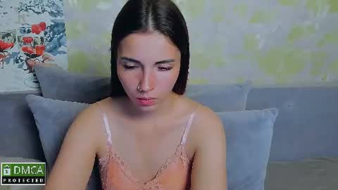 Snapshot of kira_mooon chatting on June 20, 6:33 pm Kira online show from June 20, 6:33 pm