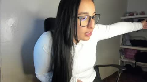 kira stormm58 online show from June 10, 12:22 am