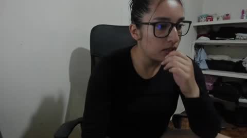 kira stormm58 online show from June 10, 10:19 pm
