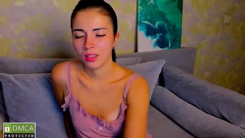 kiraa sunny online show from October 25, 6:35 pm