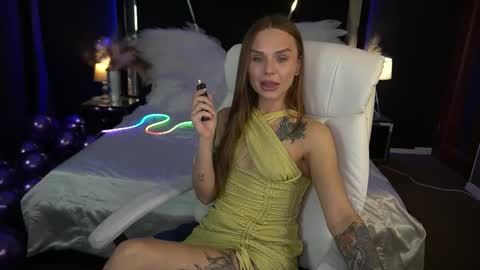 Snapshot of kiraagray chatting on January 19, 1:48 pm kiraagray online show from January 19, 1:48 pm