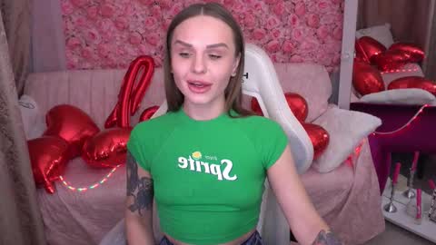 Snapshot of kiraagray chatting on February 23, 3:20 pm kiraagray online show from February 23, 3:20 pm