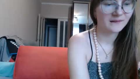 Snapshot of kiragoldens chatting on February 14, 10:49 am KiraGoldens online show from February 14, 10:49 am