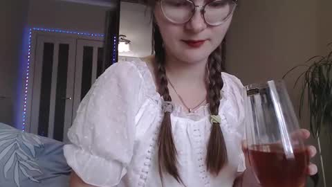 Snapshot of kiragoldens chatting on September 30, 7:24 am KiraGoldens online show from September 30, 7:24 am