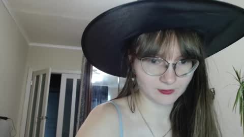 Snapshot of kiragoldens chatting on October 30, 6:37 am KiraGoldens online show from October 30, 6:37 am