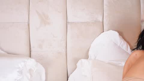 kira online show from December 10, 6:49 pm