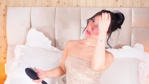 kira online show from December 15, 1:57 am