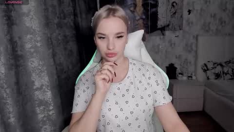 kirakrox online show from November 3, 7:37 pm