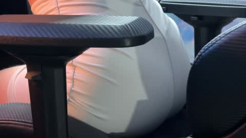 Kira    online show from February 8, 9:25 pm