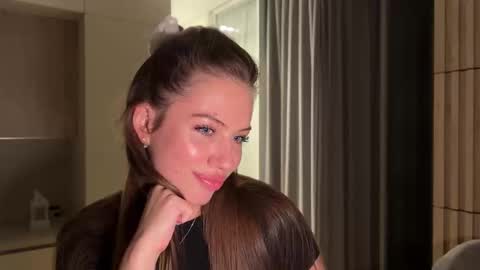 Kira online show from October 1, 5:30 pm