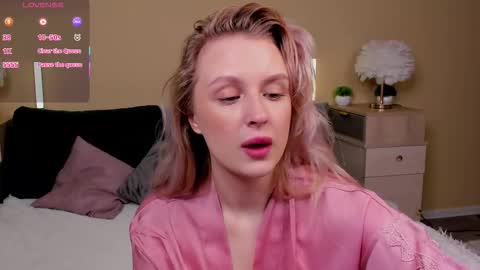 Snapshot of kiraruiz chatting on February 8, 1:09 am Kira online show from February 8, 1:09 am