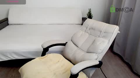 Snapshot of kiri_is_all chatting on December 19, 5:18 pm Kiri online show from December 19, 5:18 pm