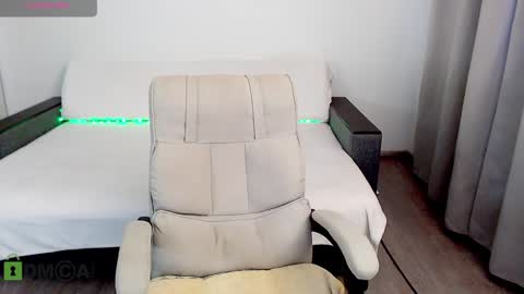 Snapshot of kiri_is_all chatting on December 21, 1:32 pm Kiri online show from December 21, 1:32 pm