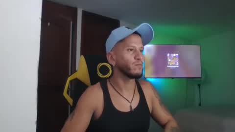 Snapshot of kironnicosex chatting on November 8, 7:01 pm Twitter Nico Santos online show from November 8, 7:01 pm