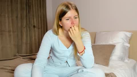 Kira online show from November 14, 9:57 pm