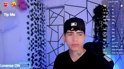 kiss_whitee online show from August 5, 5:49 pm