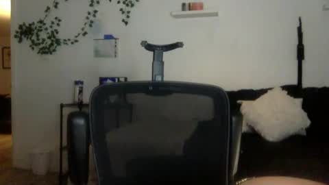 Snapshot of kissahsins chatting on September 23, 3:42 am Kissah Kreampuff online show from September 23, 3:42 am