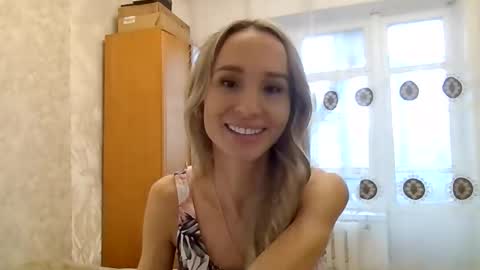 kissandbelle online show from November 30, 9:35 am