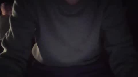 kissandtell1357 online show from December 15, 1:21 am