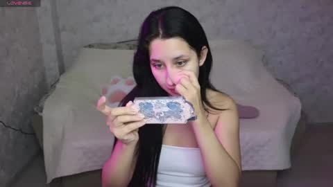 Snapshot of kisses_eva chatting on June 18, 10:19 am Hot Eva online show from June 18, 10:19 am