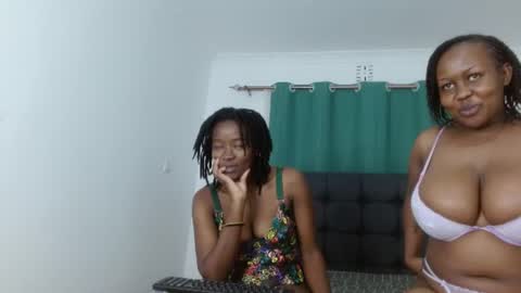 Snapshot of kisses_galore chatting on July 7, 8:13 pm kisses_galore online show from July 7, 8:13 pm