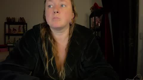 kissica online show from April 7, 7:14 pm