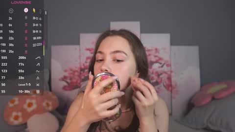 Lola online show from November 16, 8:20 am