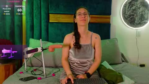 Kissing Company online show from December 2, 3:45 am