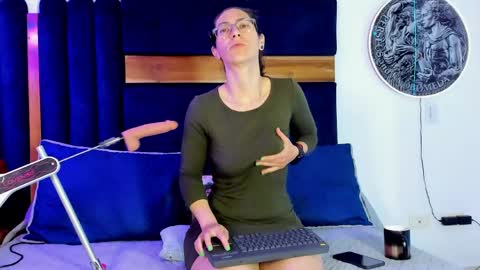 Kissing Company online show from April 23, 4:35 am