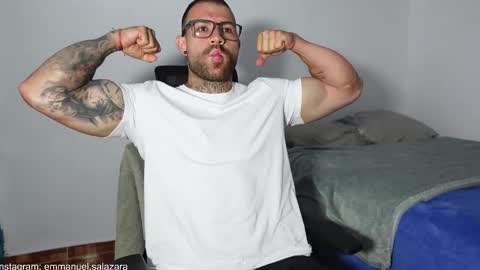 Snapshot of kite__ chatting on December 25, 11:43 am kite__ online show from December 25, 11:43 am