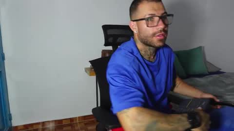 Snapshot of kite__ chatting on January 30, 11:24 pm kite__ online show from January 30, 11:24 pm