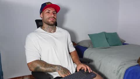 Snapshot of kite__ chatting on February 3, 10:11 pm kite__ online show from February 3, 10:11 pm