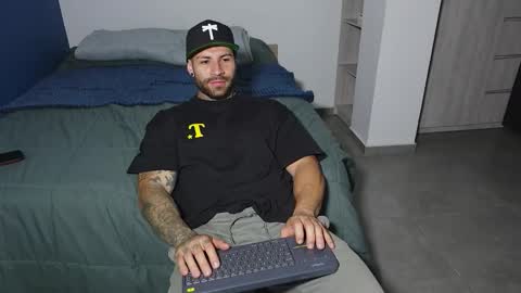 Snapshot of kite__ chatting on September 25, 3:32 am kite__ online show from September 25, 3:32 am