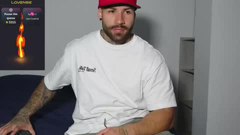 Snapshot of kite__ chatting on October 24, 3:47 am kite__ online show from October 24, 3:47 am