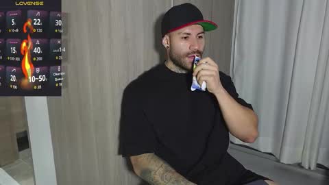 Snapshot of kite__ chatting on January 13, 11:21 pm kite__ online show from January 13, 11:21 pm