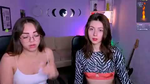 Snapshot of kitniss_dreamy chatting on June 14, 2:24 am kitniss online show from June 14, 2:24 am